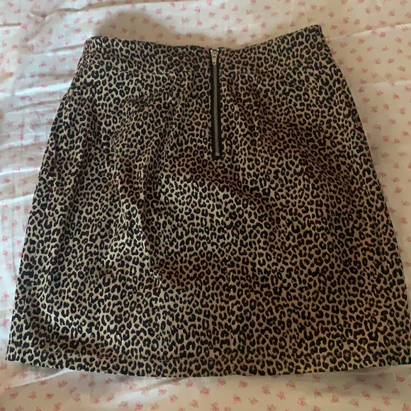 Leopard mini skirt with small side slit🍓🐆!! - Picture 5 of 6